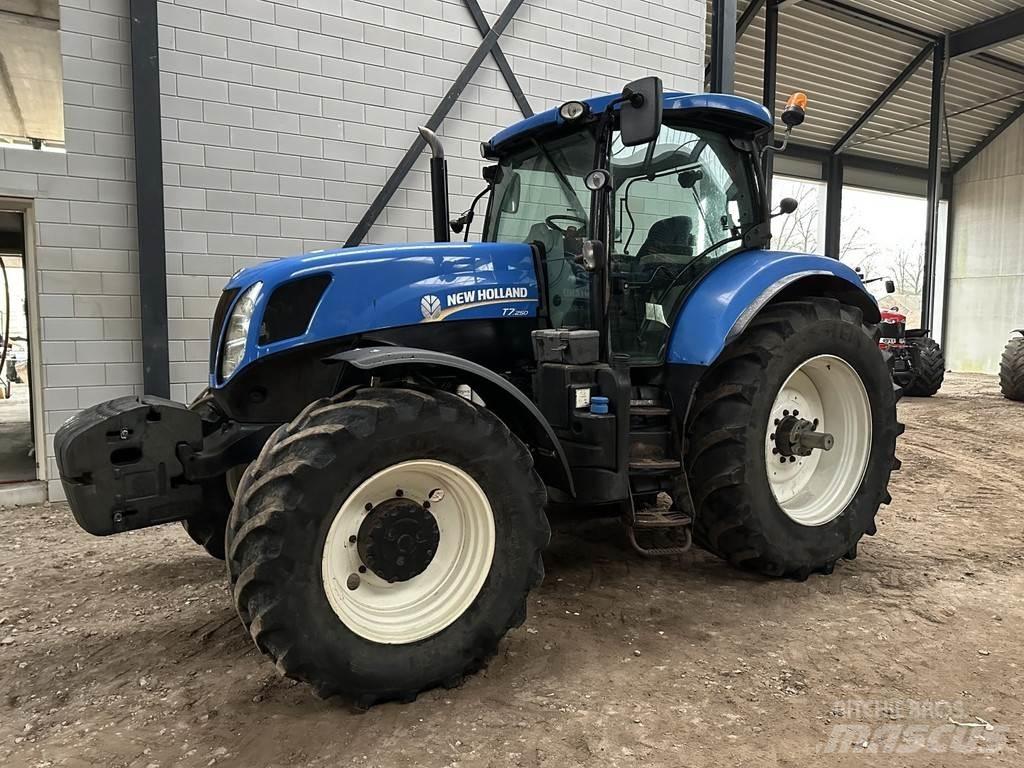 New Holland T7.250 الجرارات