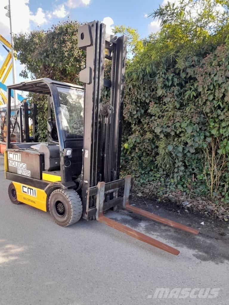 OM E 25 C شاحنات ذات رافعات شوكية تعمل بالكهرباء