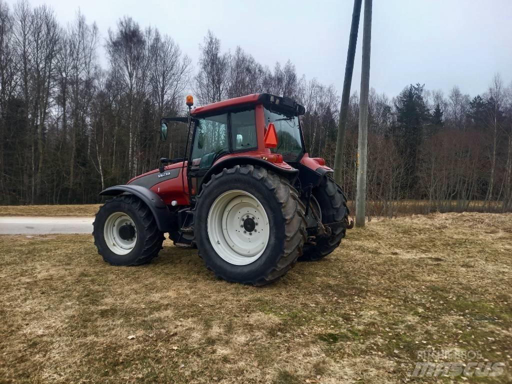 Valtra T 190 الجرارات