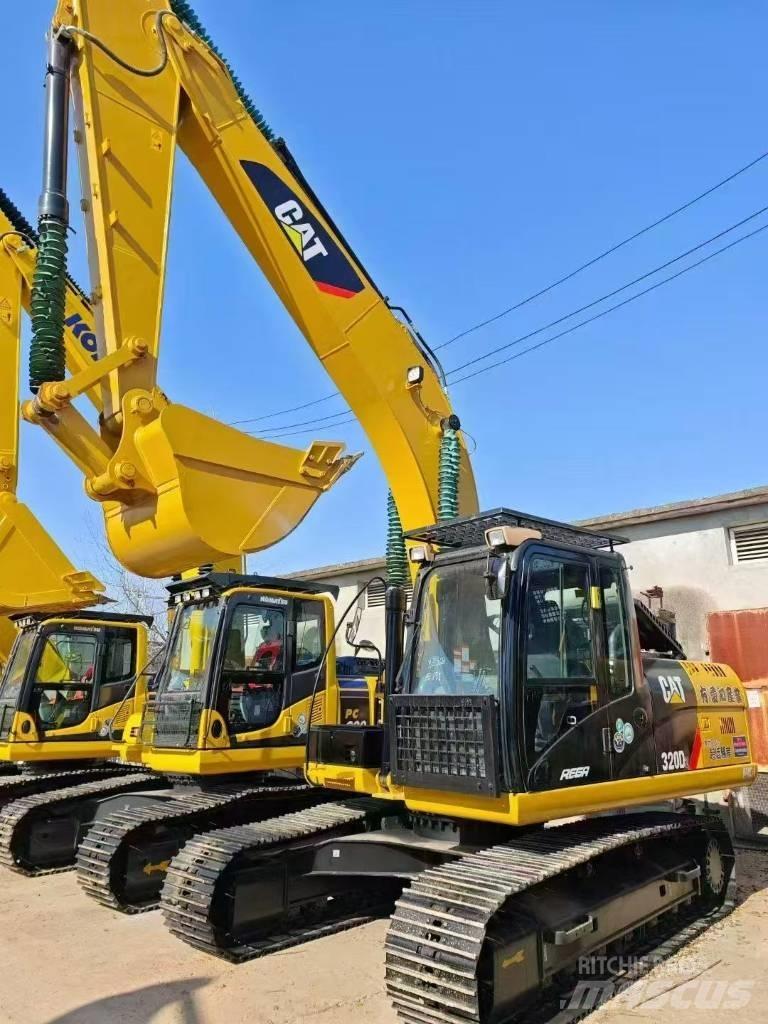 CAT 320 D حفارات زحافة