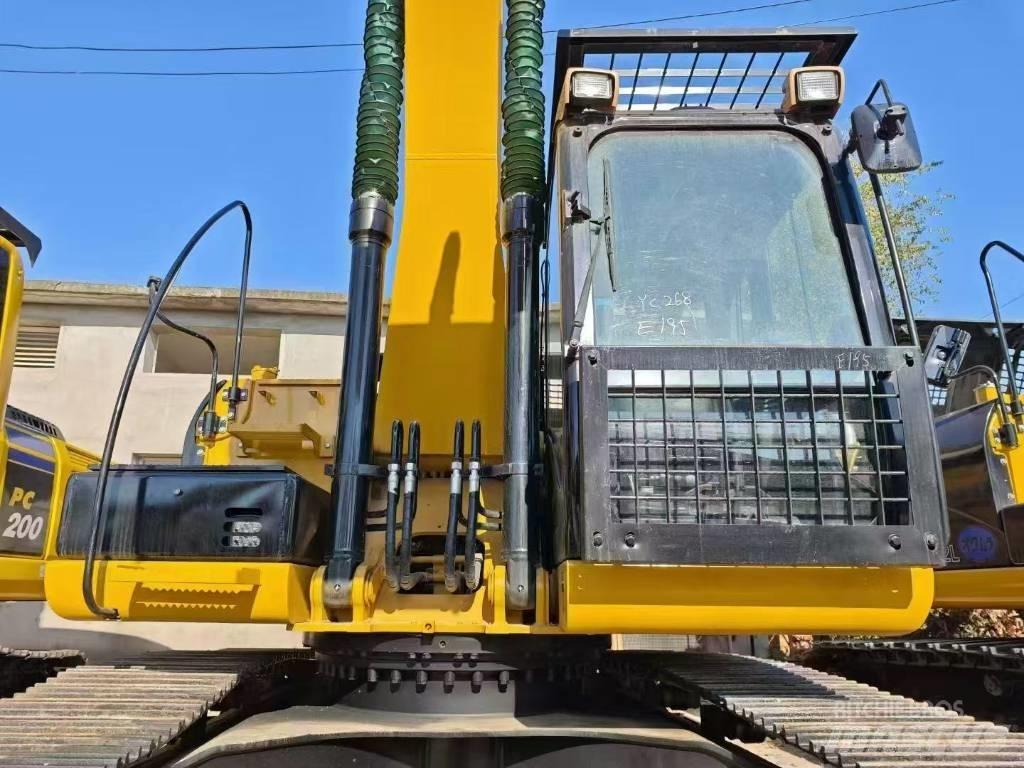 CAT 320 D حفارات زحافة