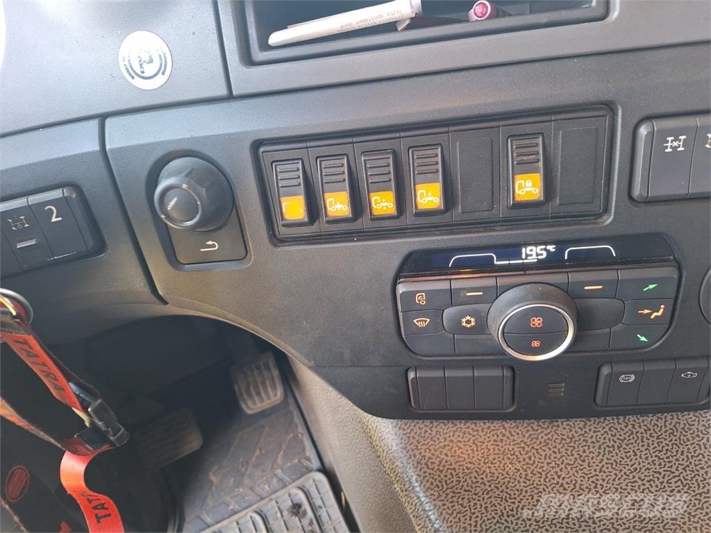 Tatra 8P6R33 وحدات الجر