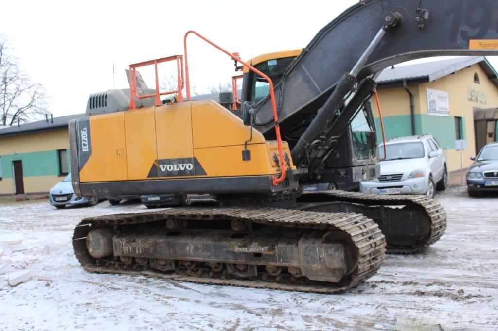 Volvo EC 220 E حفارات زحافة