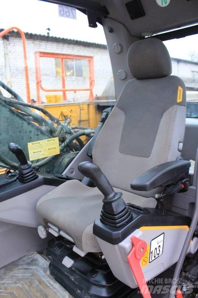 Volvo EC 220 E حفارات زحافة