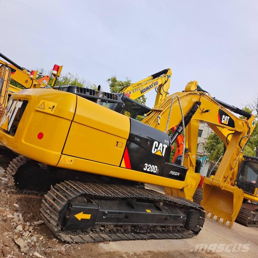 CAT 320 D2L حفارات زحافة
