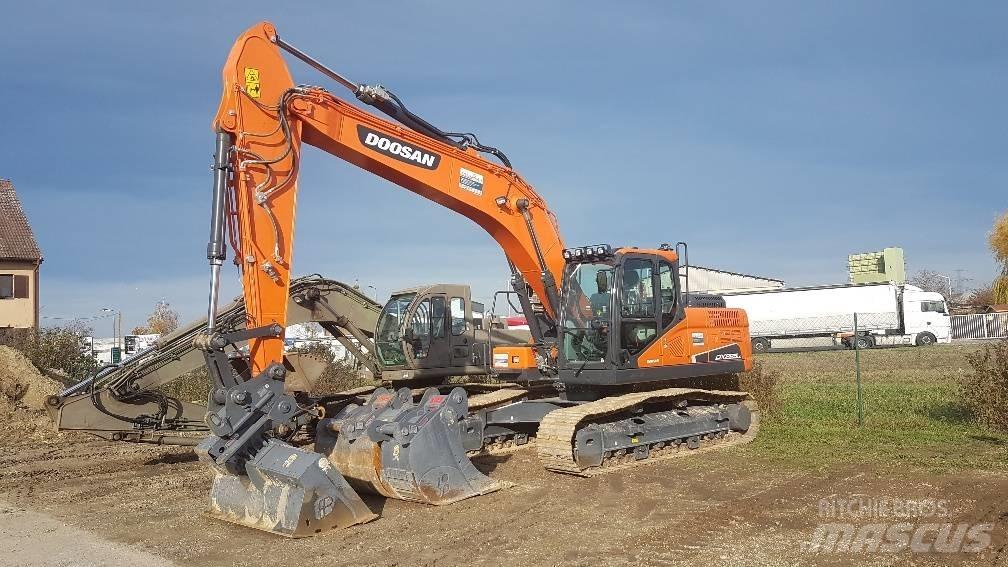 Doosan DX 225 حفارات زحافة