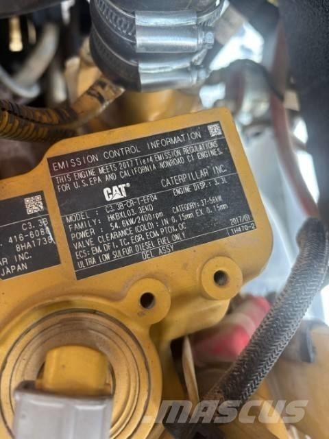 CAT 906 لوادر بعجل