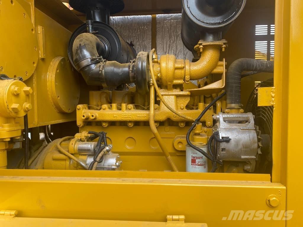 CAT 14 H معدات تمهيد الطرق