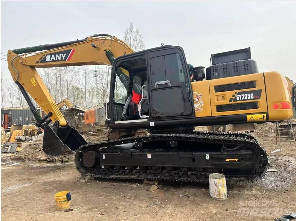 Sany SY 235 C حفارات زحافة