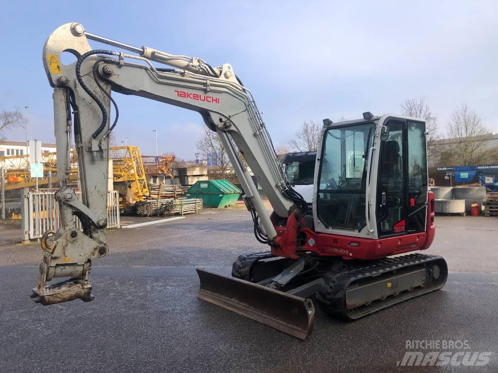 Takeuchi TB 370 حفارات وسط 7 طن - 12 طن