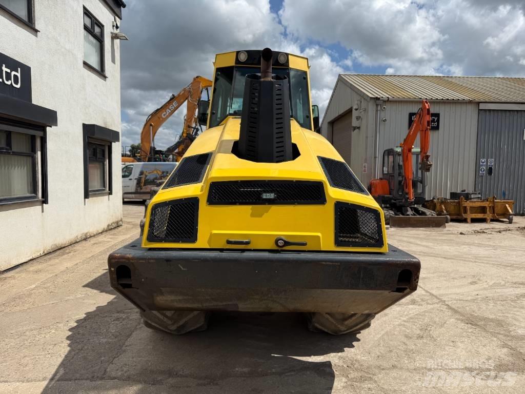 Bomag 213 DH-4i مداحل أحادية الأسطوانة