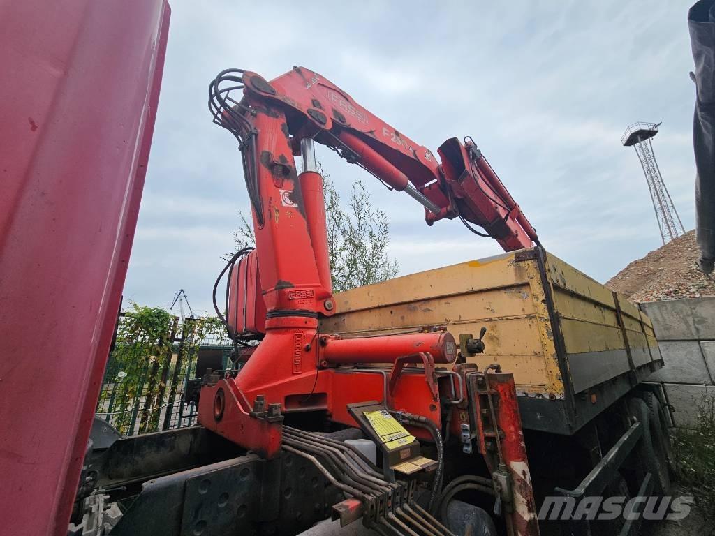 Scania P 94 FASSI شاحنات ذات هيكل صندوقي