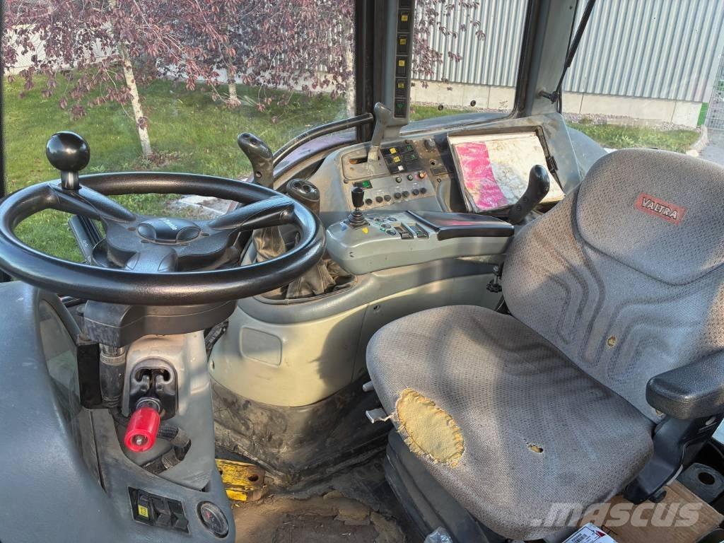Valtra Traktor T 140 الجرارات