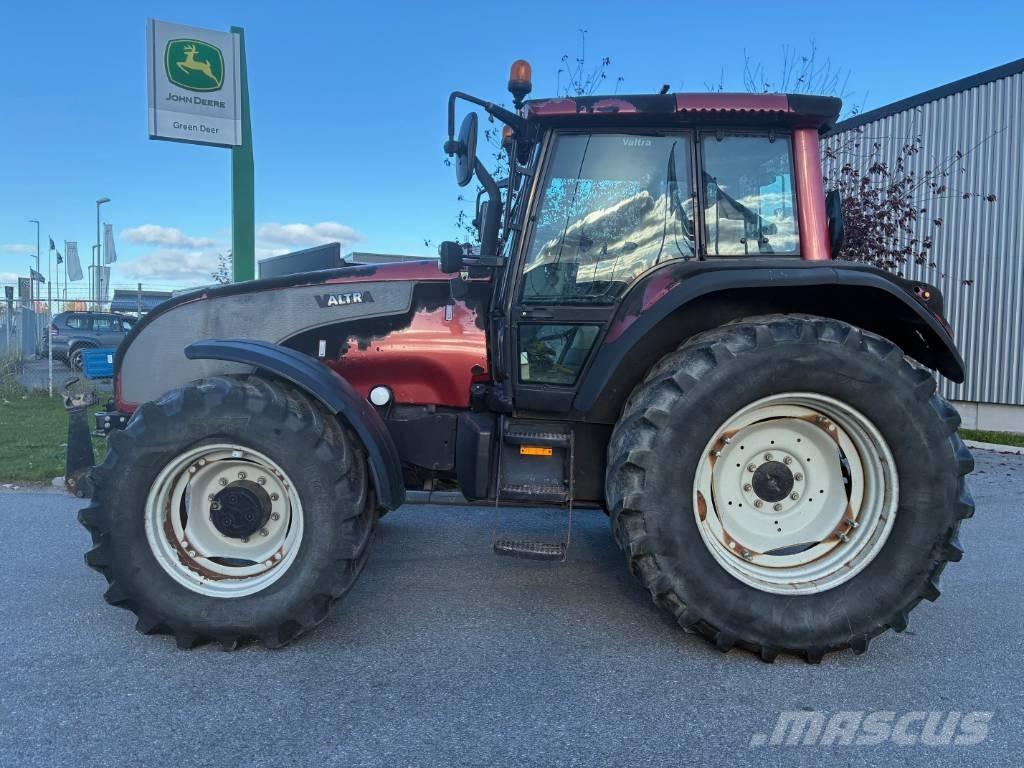 Valtra Traktor T 140 الجرارات