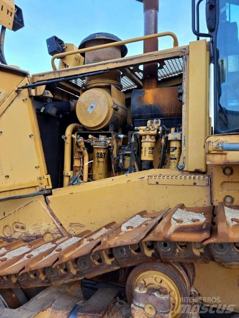 CAT D 8 T بلدوزرات مجنزرة