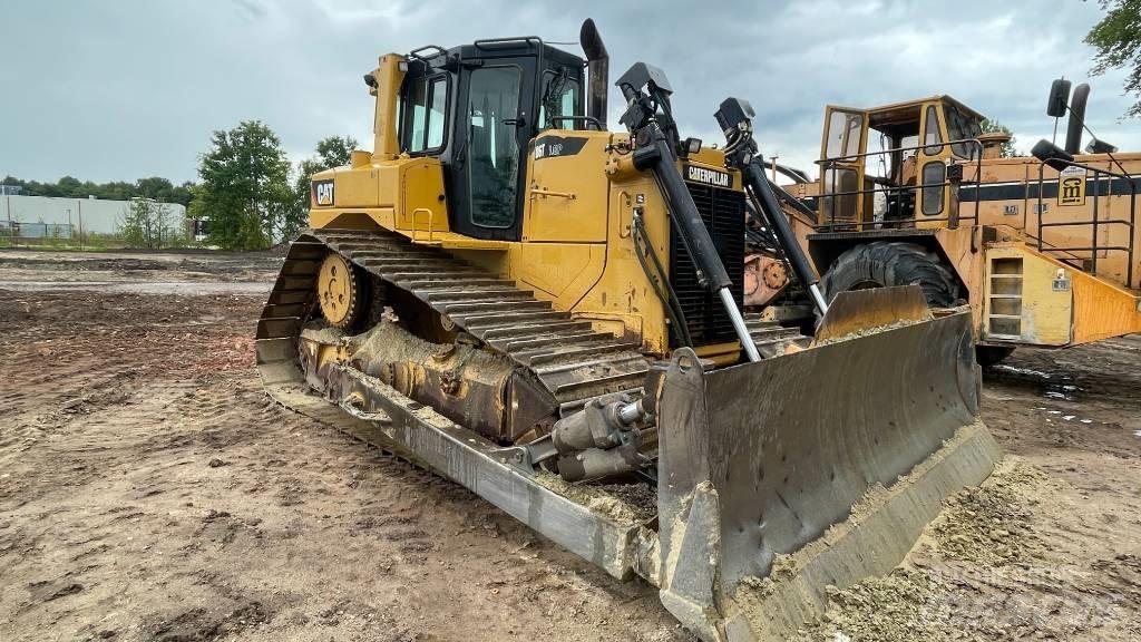 CAT D 6 D LGP بلدوزرات مجنزرة