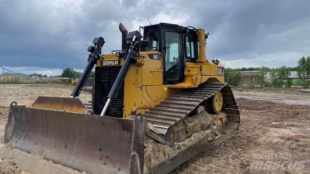 CAT D 6 D LGP بلدوزرات مجنزرة