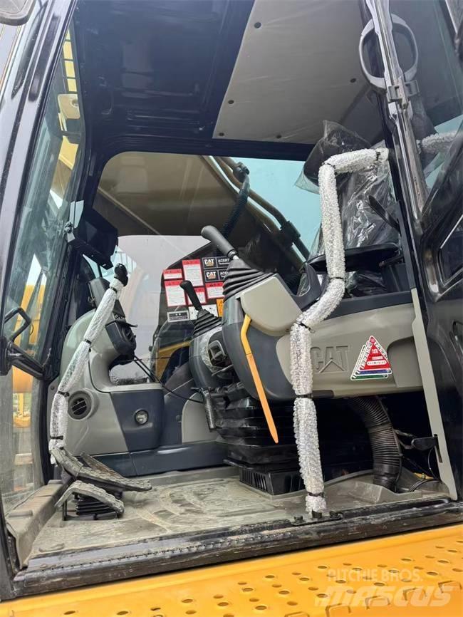 CAT 349 D L حفارات زحافة