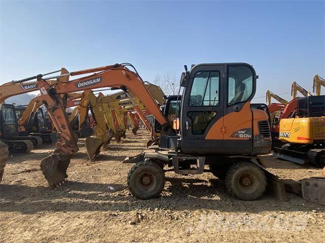 Doosan DX60W حفارات بعجل