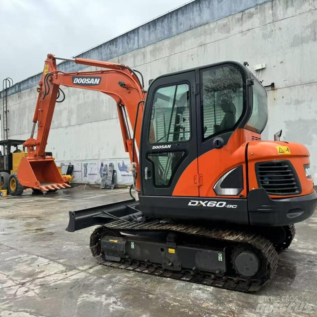 Doosan DX 60-9 C حفارات صغيرة أقل من 7 طن (حفارات صغيرة)