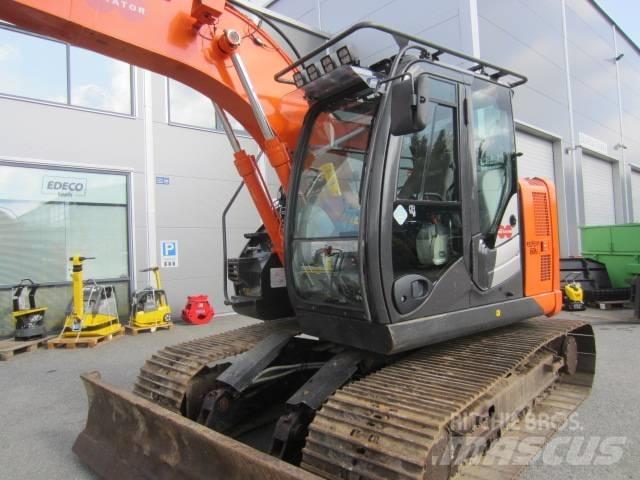 Hitachi ZX 135 حفارات زحافة