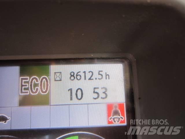 Hitachi ZX 135 حفارات زحافة