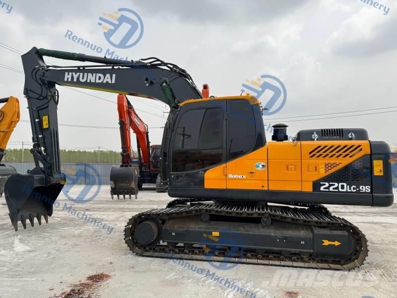 Hyundai R220LC-9S حفارات زحافة
