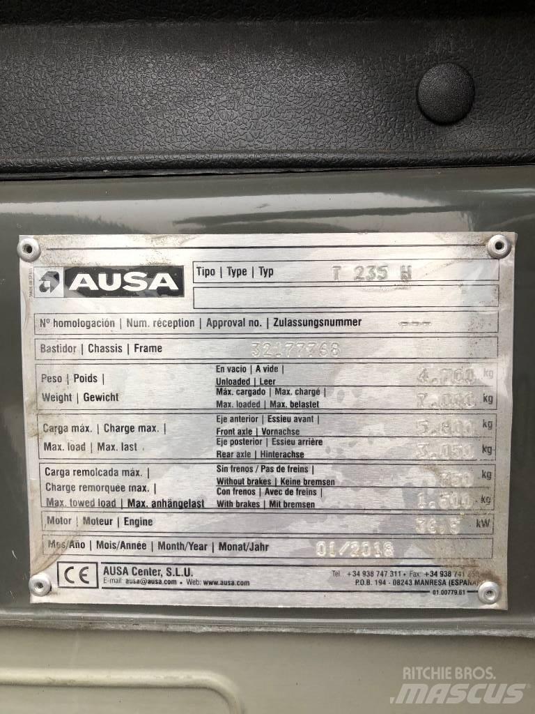 Ausa T 235 H مناولات متداخلة