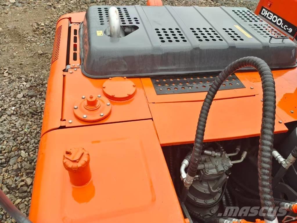Hitachi ZX 200 حفارات زحافة