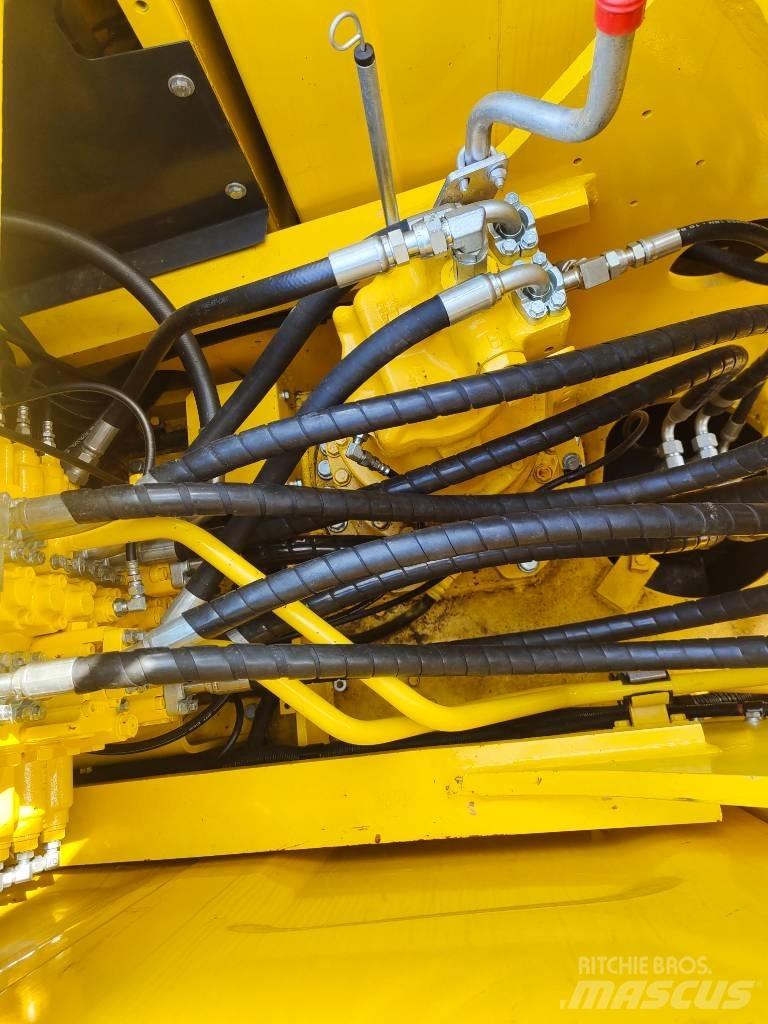 Komatsu PC 240 LC-8 حفارات زحافة