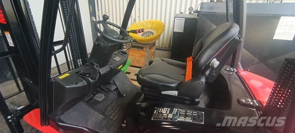 Manitou MI 25 شاحنات الديزل