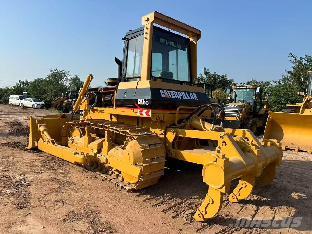 CAT D 6 G بلدوزرات مجنزرة
