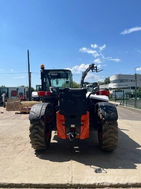 Bobcat TL38.70HF مناولات متداخلة