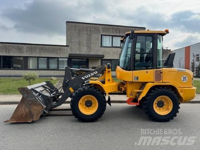 Volvo L 35 G لوادر بعجل