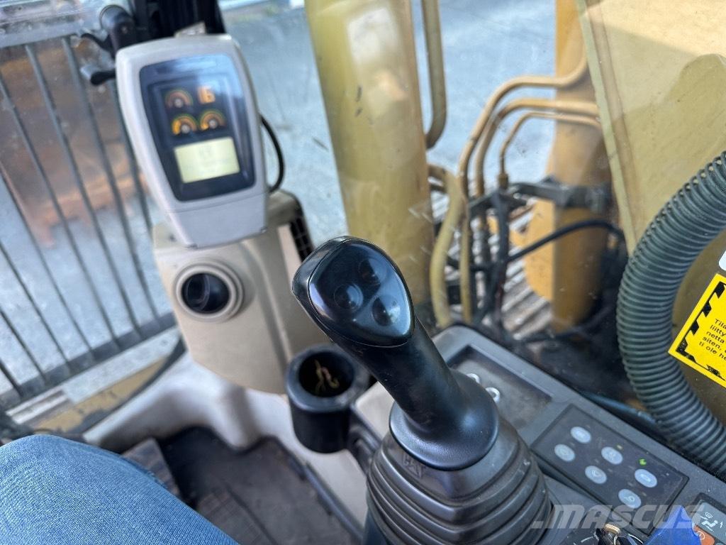 CAT 312 C حفارات زحافة