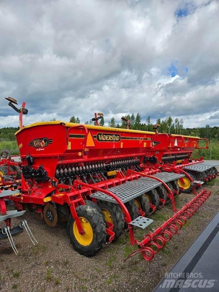 Väderstad Rapid 400 مثاقيب مدمجة