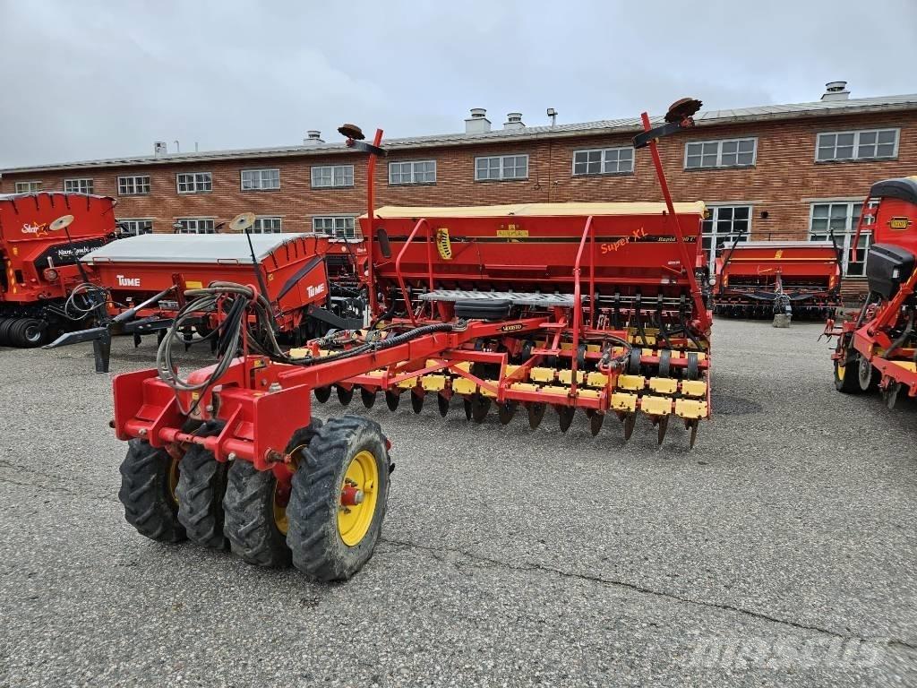 Väderstad Rapid 400 مثاقيب مدمجة