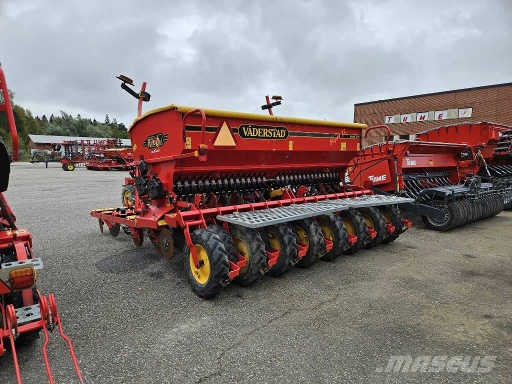 Väderstad Rapid 400 مثاقيب مدمجة