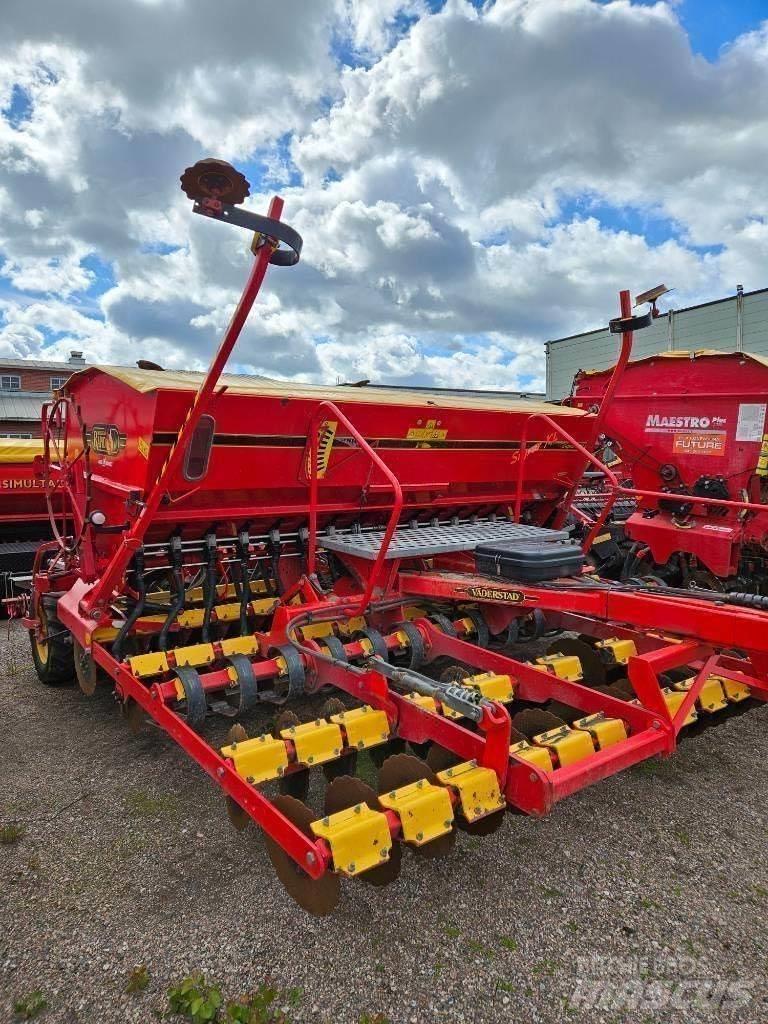 Väderstad Rapid 400 مثاقيب مدمجة