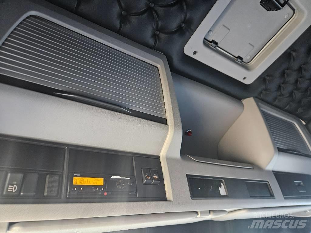 Volvo FM11 شاحنات ذات هيكل صندوقي