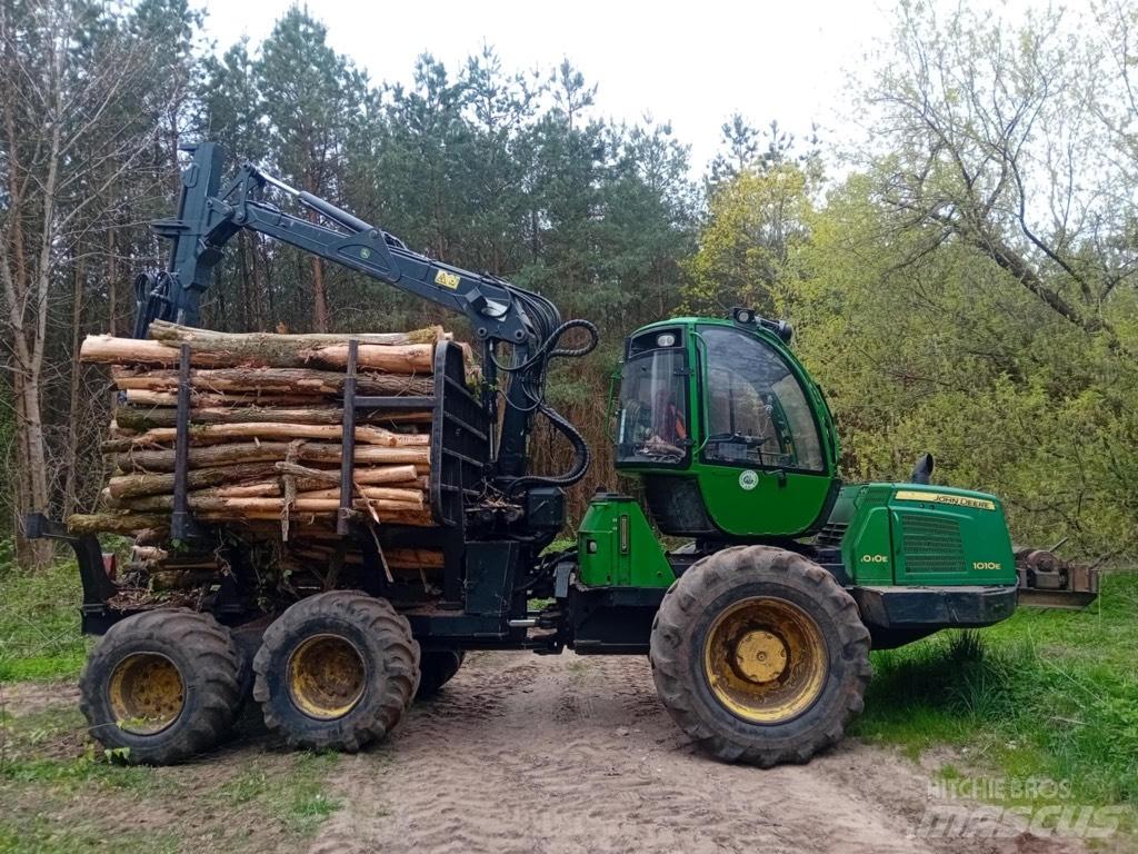John Deere 1010 E شاحنات