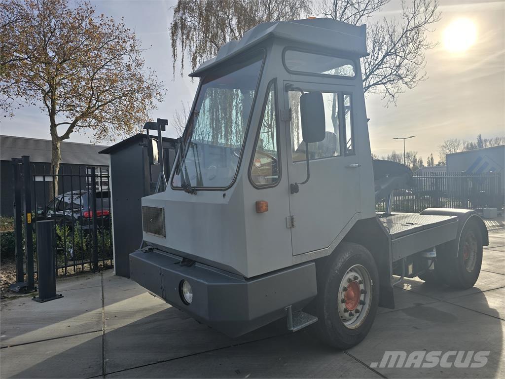  [div] DAF TT2100DH جرارات صالات المطارات