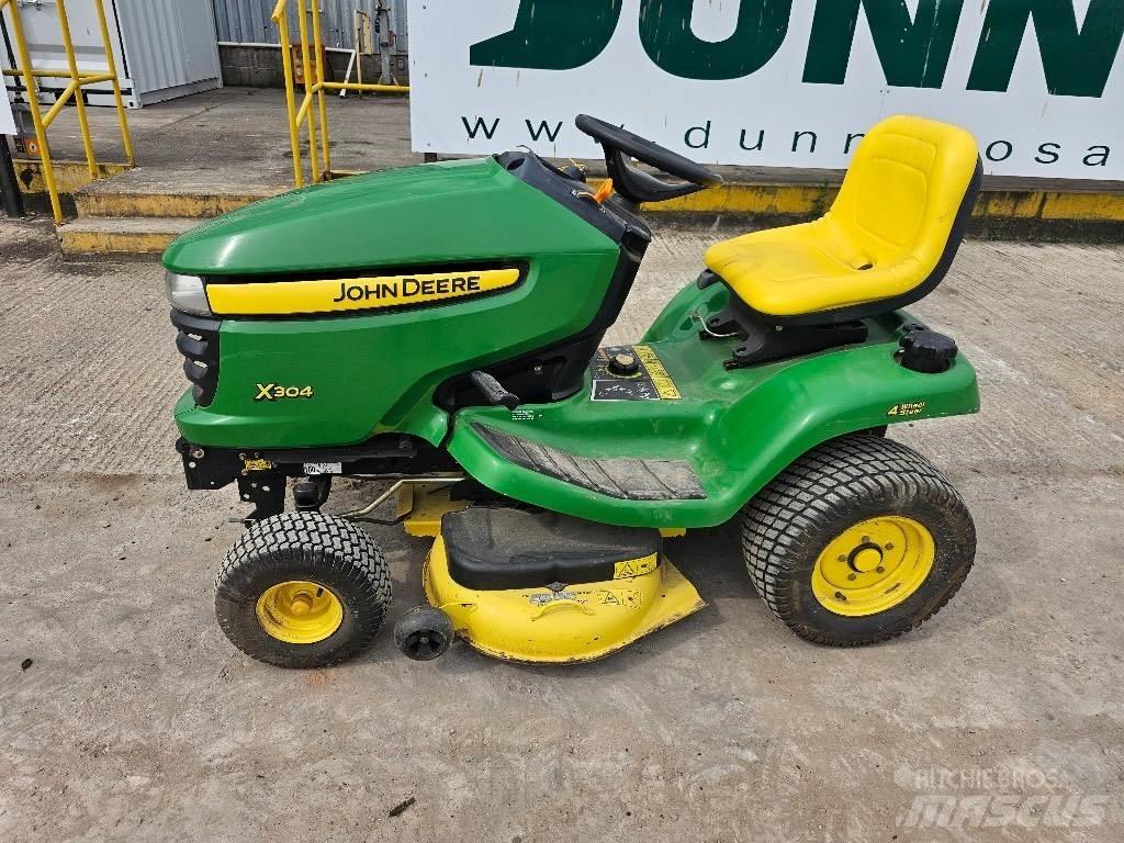 John Deere X 304 ركوب الحشائش
