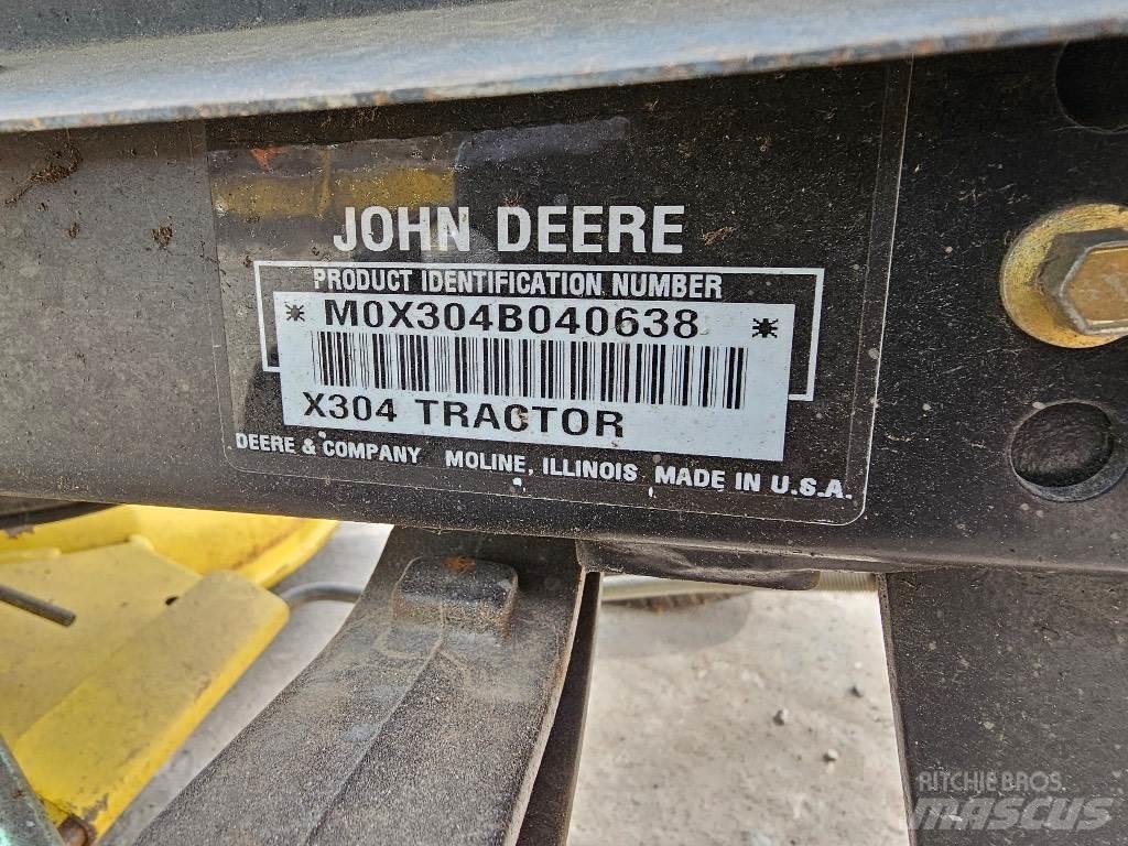 John Deere X 304 ركوب الحشائش