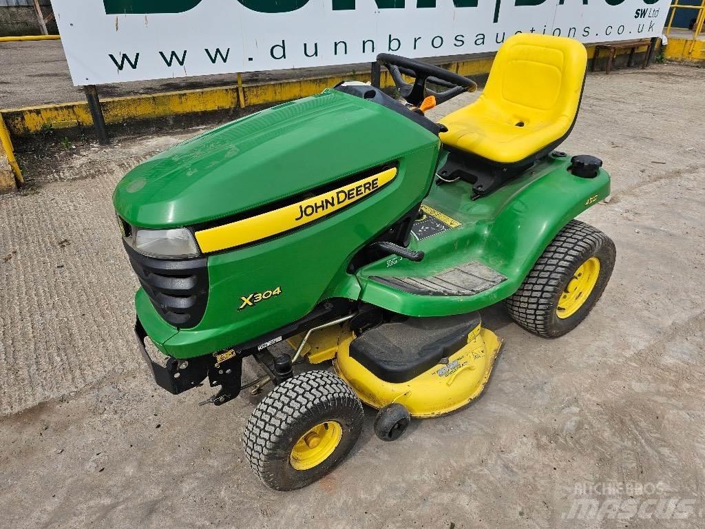 John Deere X 304 ركوب الحشائش