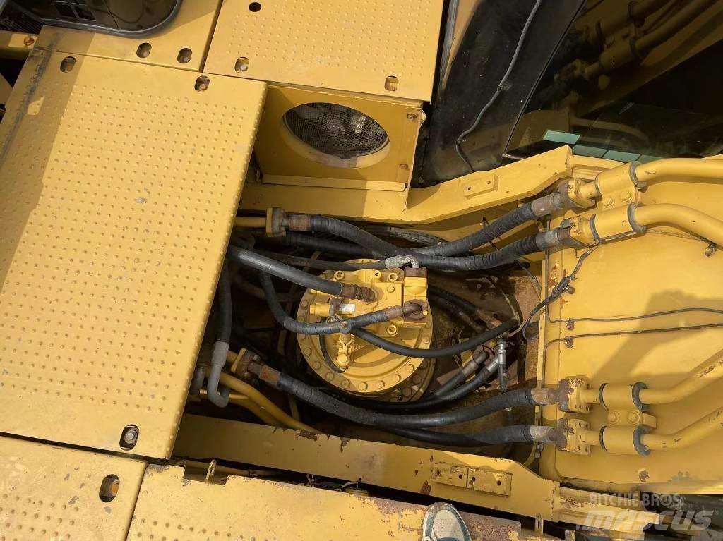 CAT 330 D حفارات زحافة