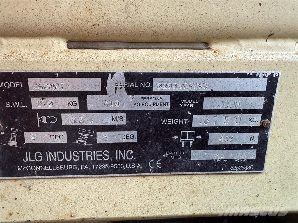 JLG 260 MRT رافعات مقصية الشكل