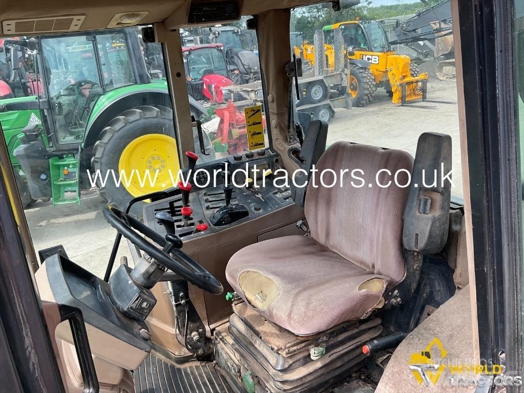 John Deere 6400 الجرارات