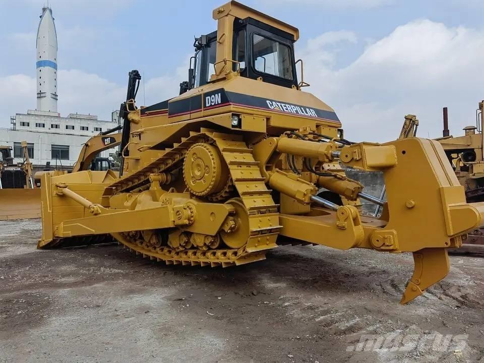 CAT D9N بلدوزرات مجنزرة