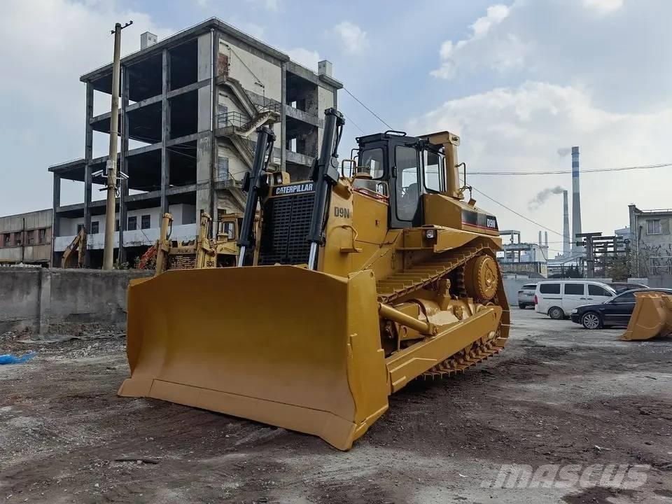 CAT D9N بلدوزرات مجنزرة